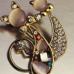Elegant Gold Cat Brooch with Crystals